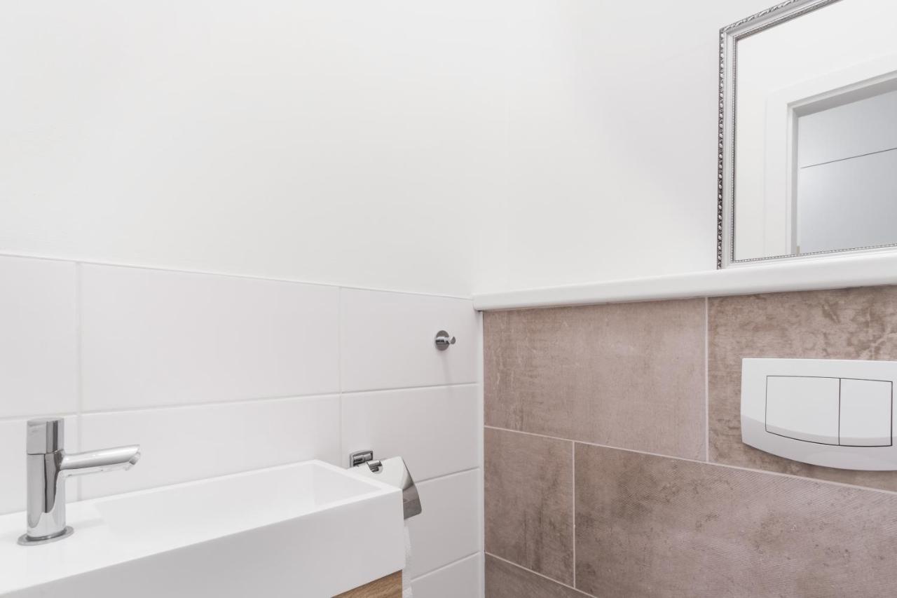 Apartment Days - Minimalist Flat - Trendy Karlin