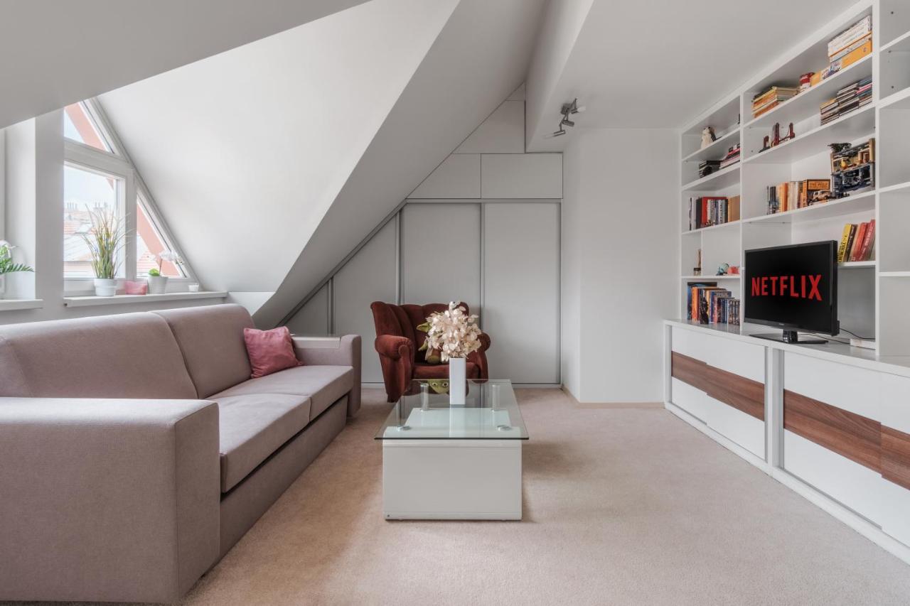 Apartment Attic Maisonette In Stresovice By Days Prag