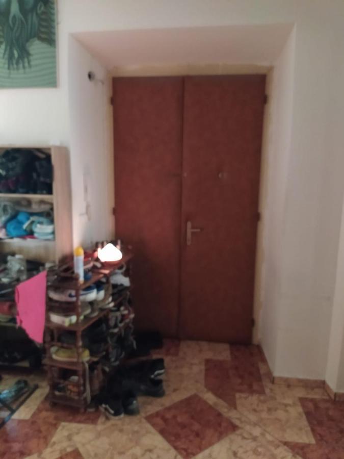 Private In Shared Luxurious Palace Like With 2 Bathrooms Including Whirlpool And Virtual Reality Penzion