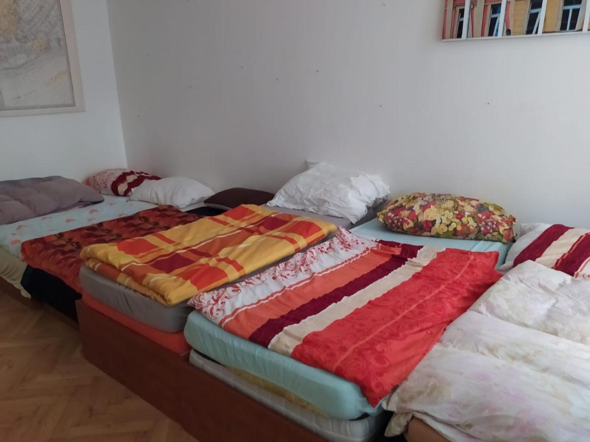 Penzion Private In Shared Luxurious Palace Like With 2 Bathrooms Including Whirlpool And Virtual Reality Praha