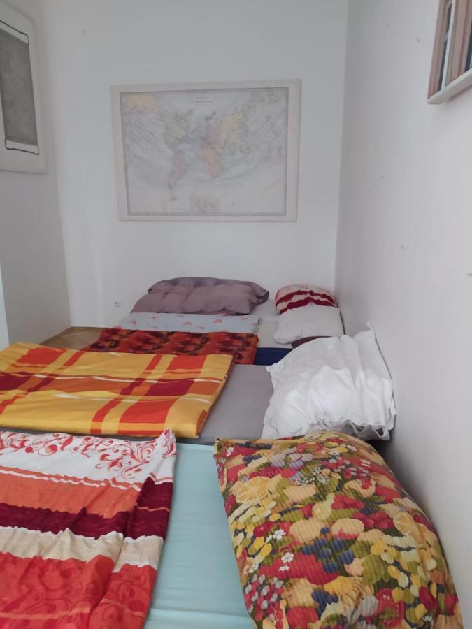 Private In Shared Luxurious Palace Like With 2 Bathrooms Including Whirlpool And Virtual Reality Penzion