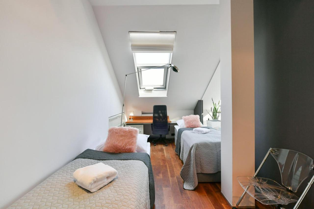 Luxury Penthouse With Sauna, Terrace, 250m2, 5bdrm, 3bthrm Apartment Prag