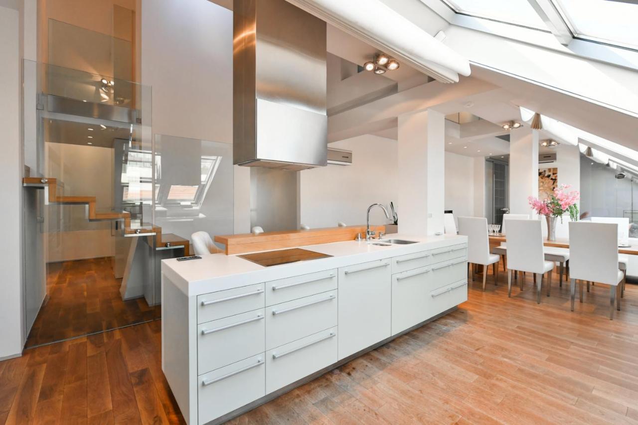 Luxury Penthouse With Sauna, Terrace, 250m2, 5bdrm, 3bthrm * Prag