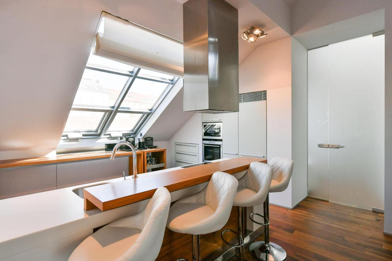 Luxury Penthouse With Sauna, Terrace, 250m2, 5bdrm, 3bthrm Apartment Prag