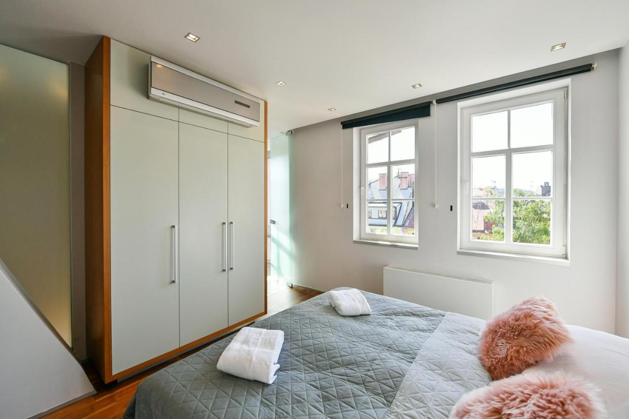 Luxury Penthouse With Sauna, Terrace, 250m2, 5bdrm, 3bthrm Prag
