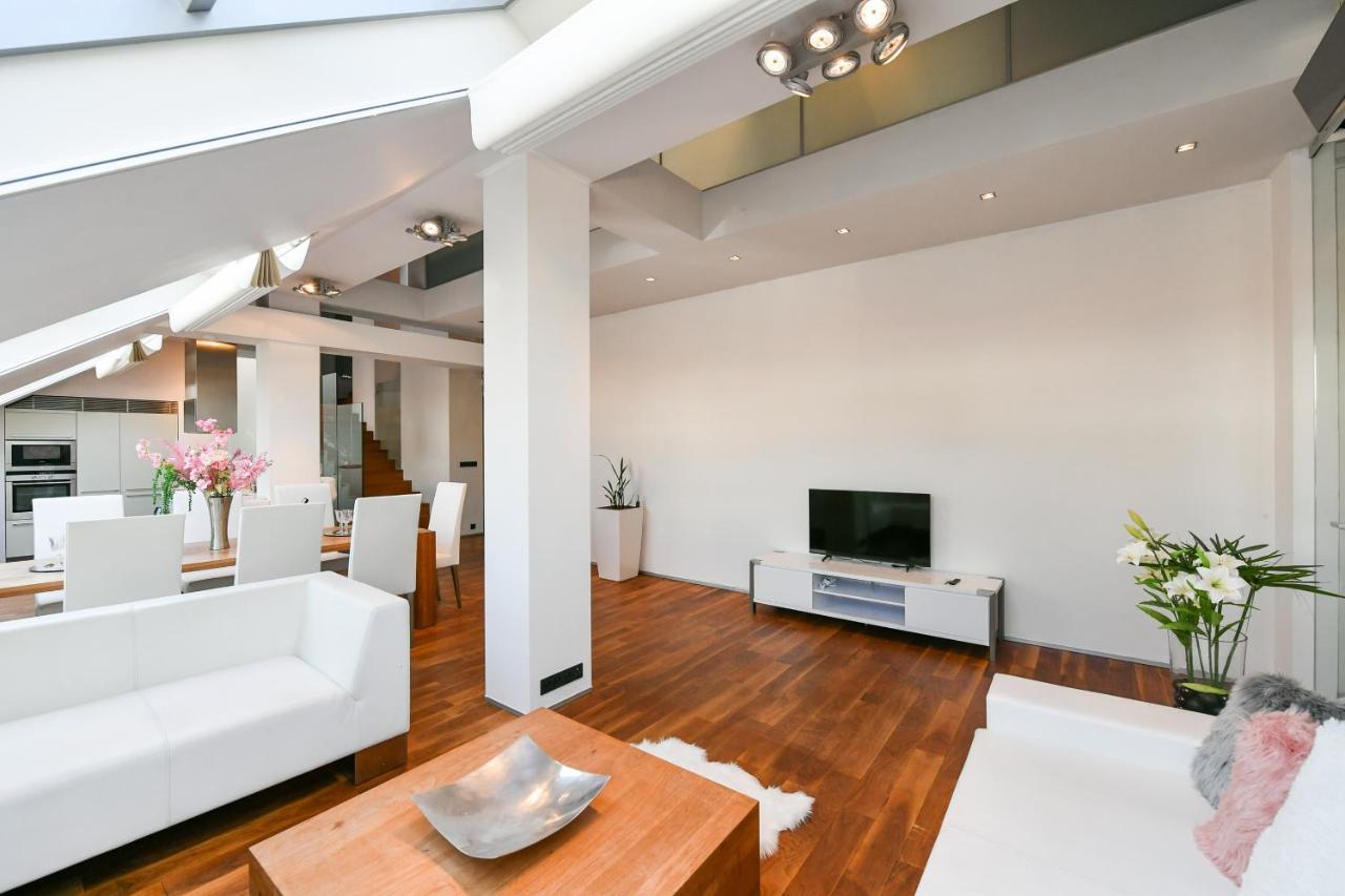 Luxury Penthouse With Sauna, Terrace, 250m2, 5bdrm, 3bthrm Apartment *