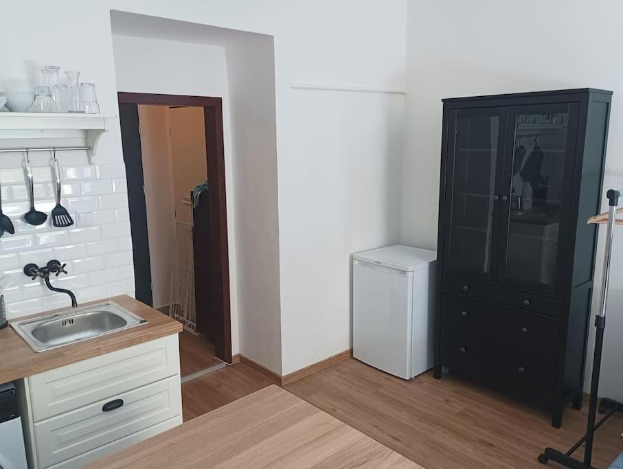New Modern Studio In 3 Apartment