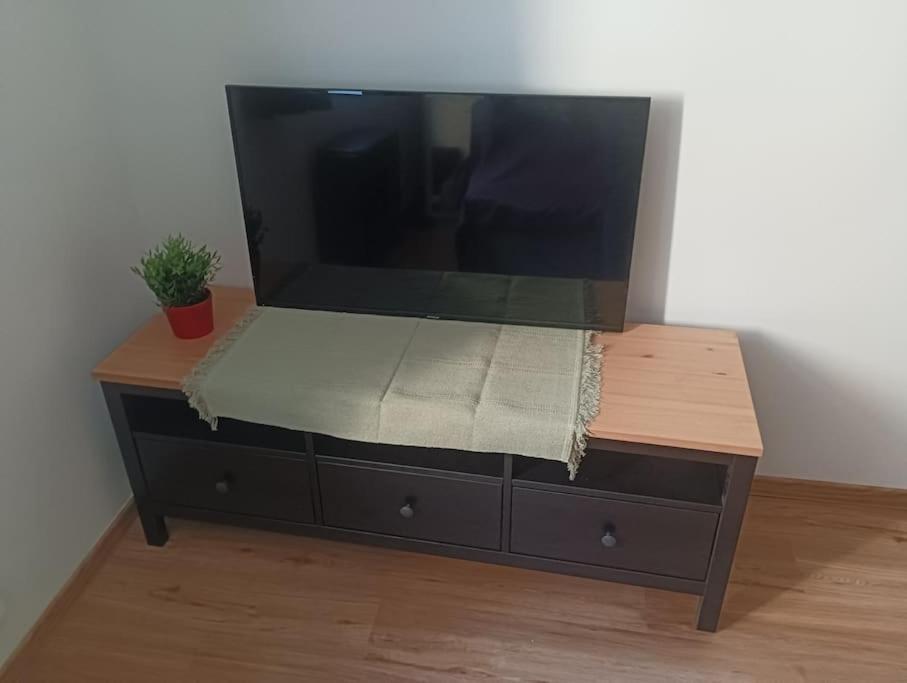 New Modern Studio In 3 *
