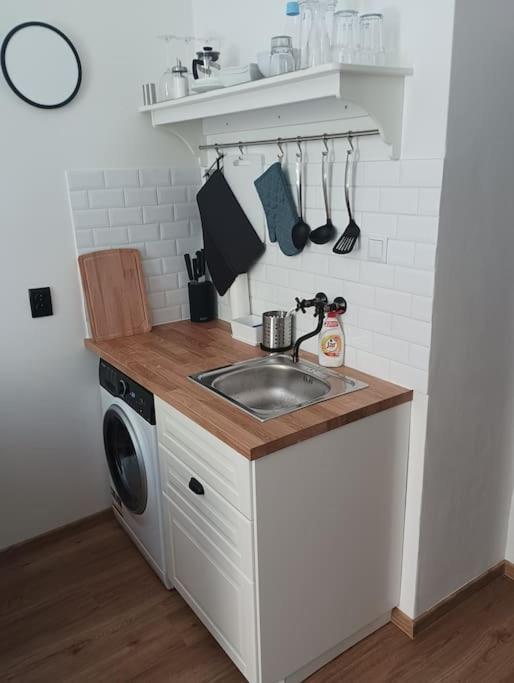 New Modern Studio In 3 Apartment