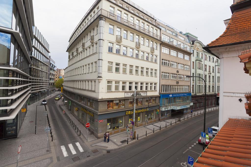 White & Woody Quadrio Apartments Apartment Prague