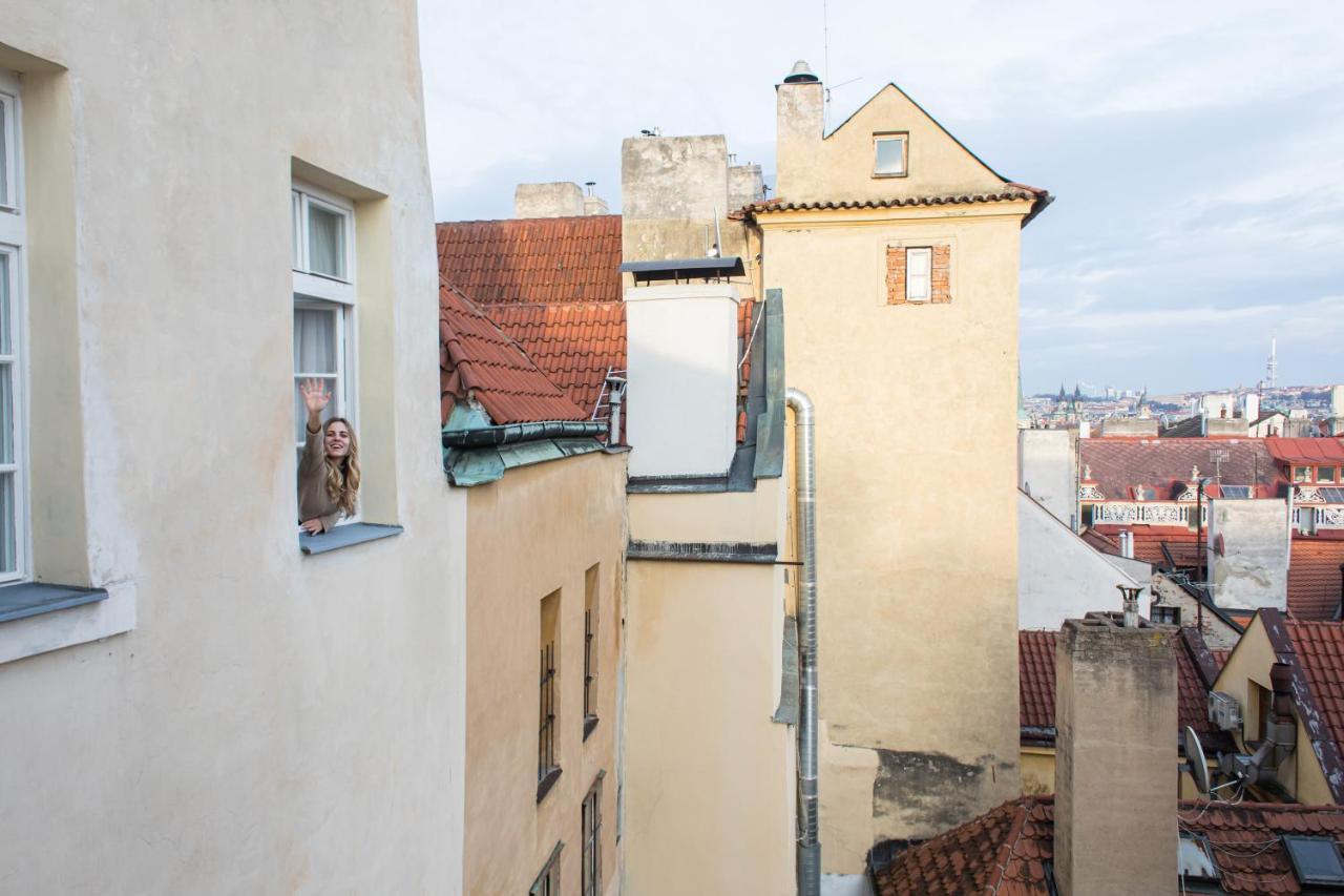 Thunovska Apartment *