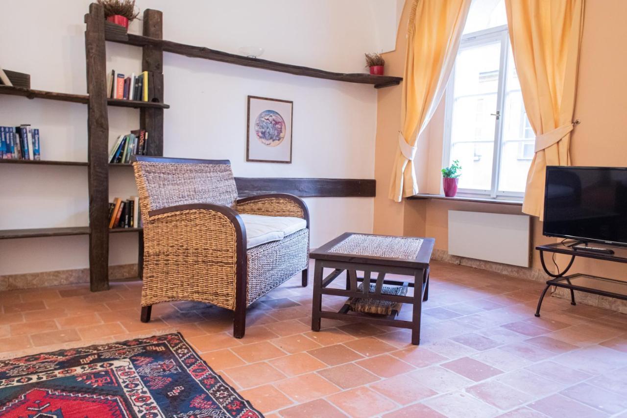 Thunovska Apartment *
