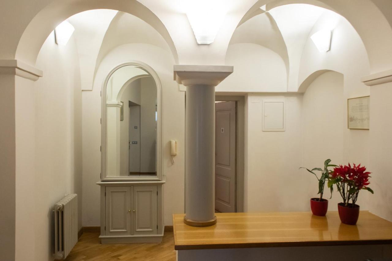 Thunovska Apartment