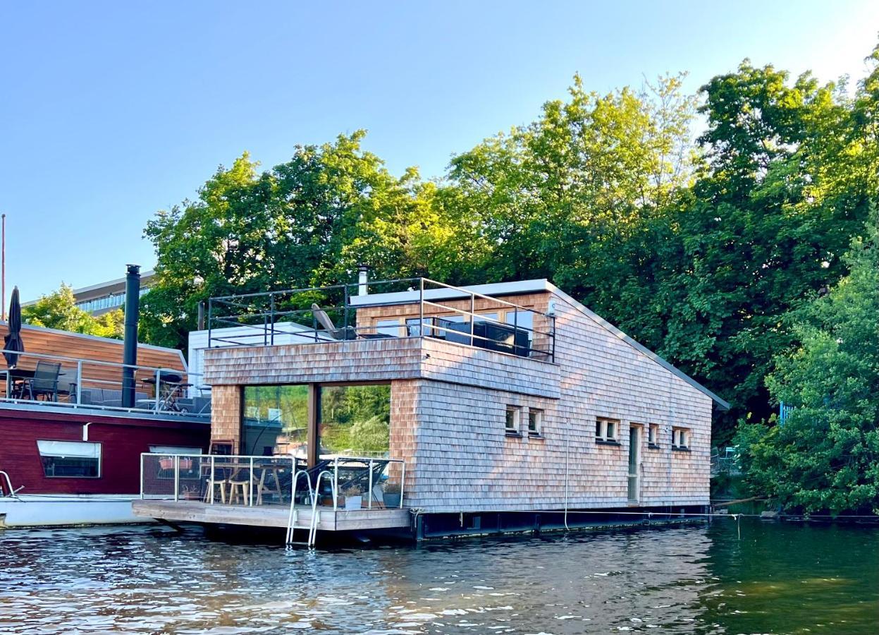 Houseboat Fred Bådhotel *