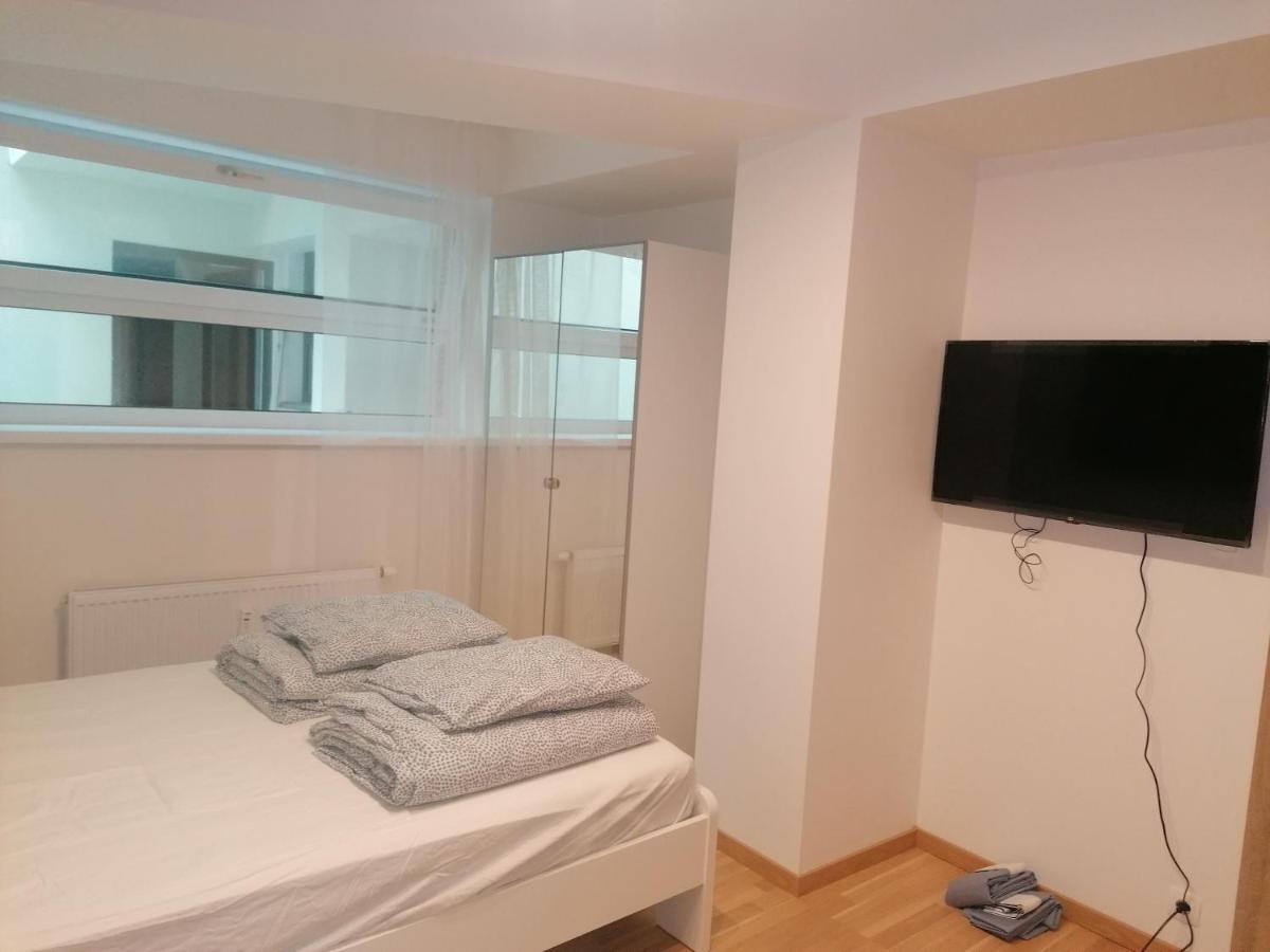 Brand New #28 In New Building With Free Parking In Center Apartment