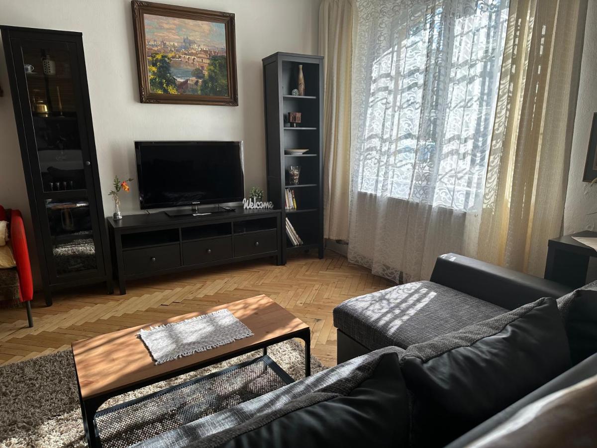 & Restaurant Tkalcovsky Dvur Apartment Prague