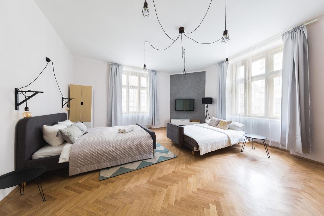 Boheme Three Apartment *