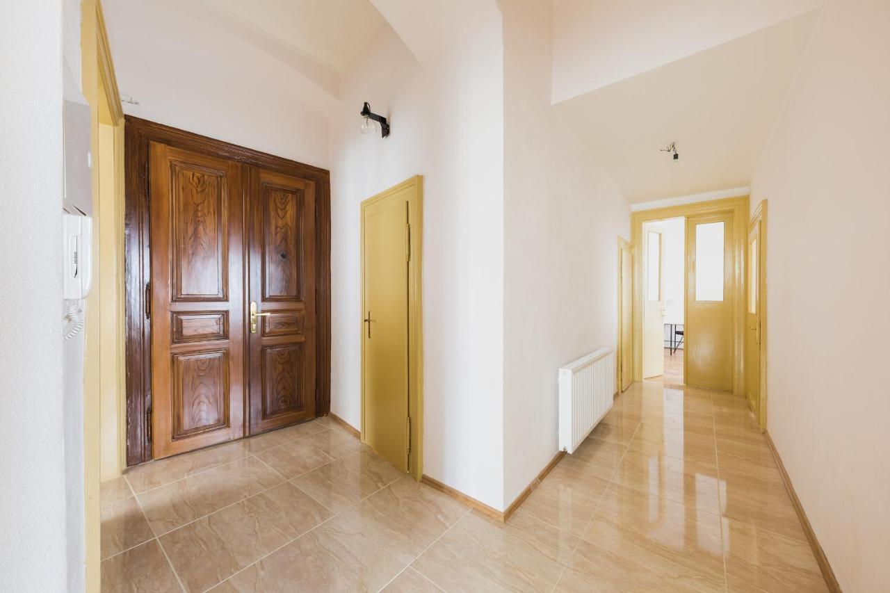 Apartment Boheme Three *