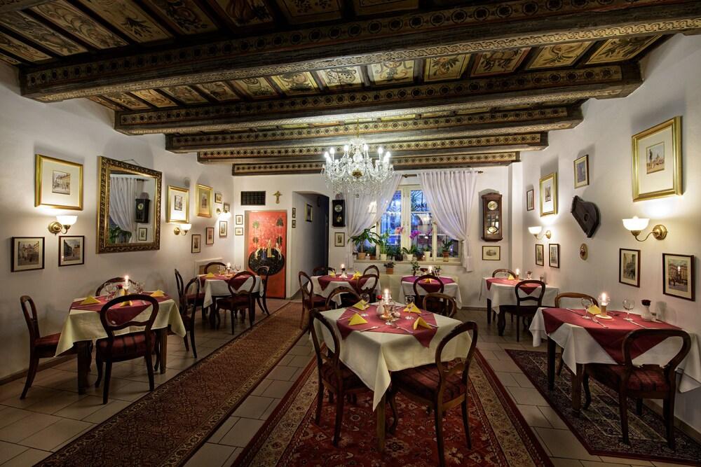 Hotell Red Lion 4*