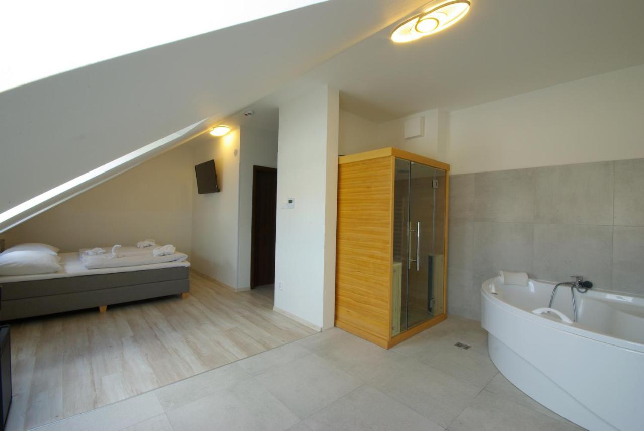 Adeba Hotell 4*