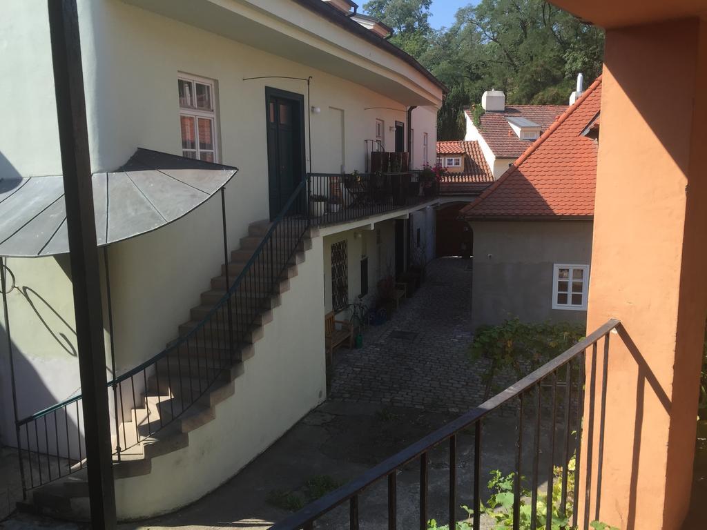 Apartments At The Golden Plough Apartment *