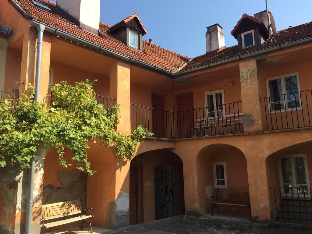 Apartments At The Golden Plough Prague