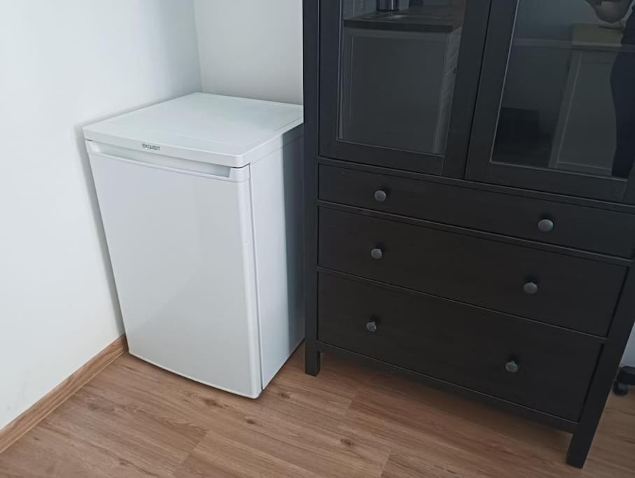 New Modern Studio In 3 Apartment *