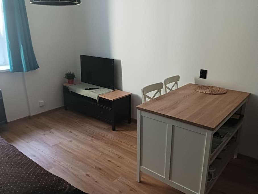New Modern Studio In 3 *