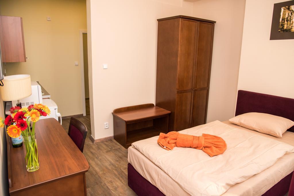 Domus Apartment *