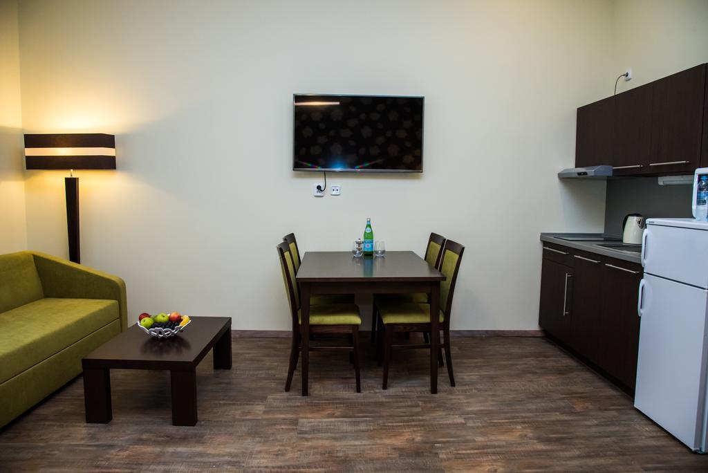 Domus Apartment *