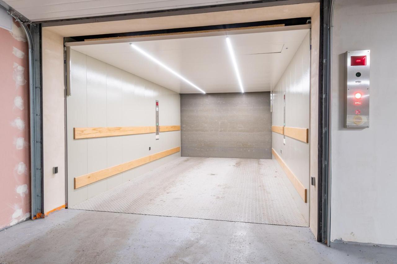 Brand New Two #34 With Free Secure Parking In The Center Apartment