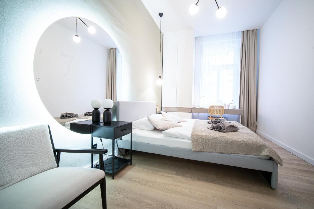 Modern 5 Min Wenceslas Square Apartment, Apartment *