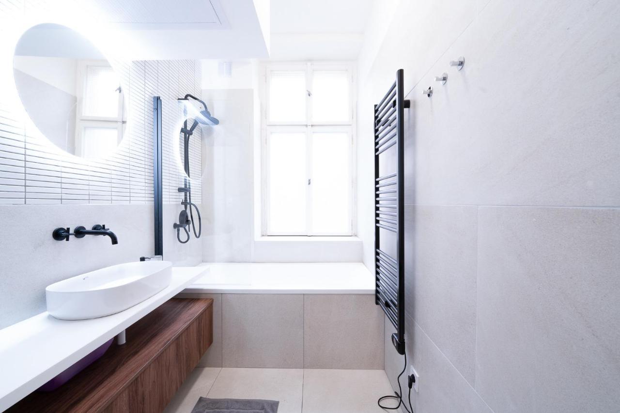 Modern 5 Min Wenceslas Square Apartment, *