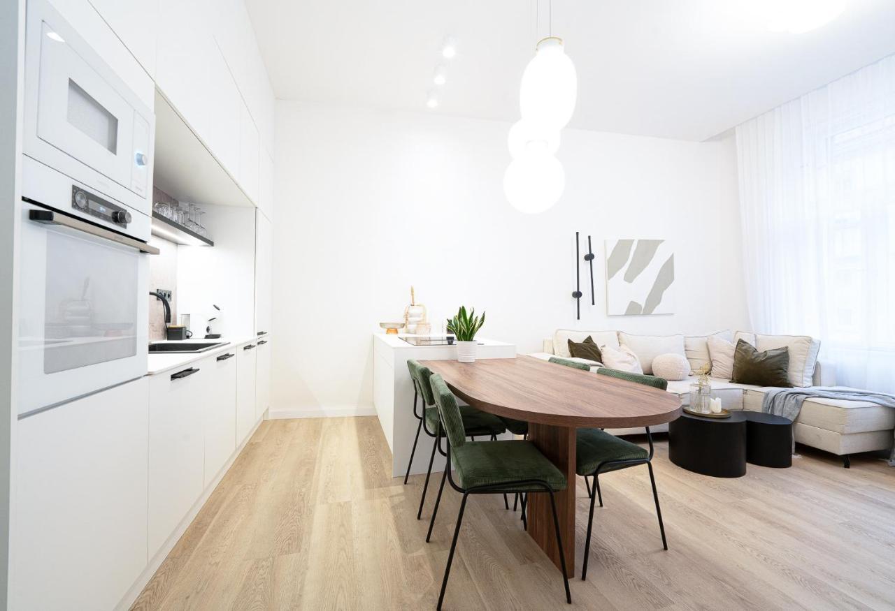Modern 5 Min Wenceslas Square Apartment, Prag