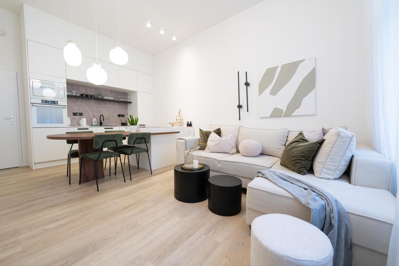 Modern 5 Min Wenceslas Square Apartment, *