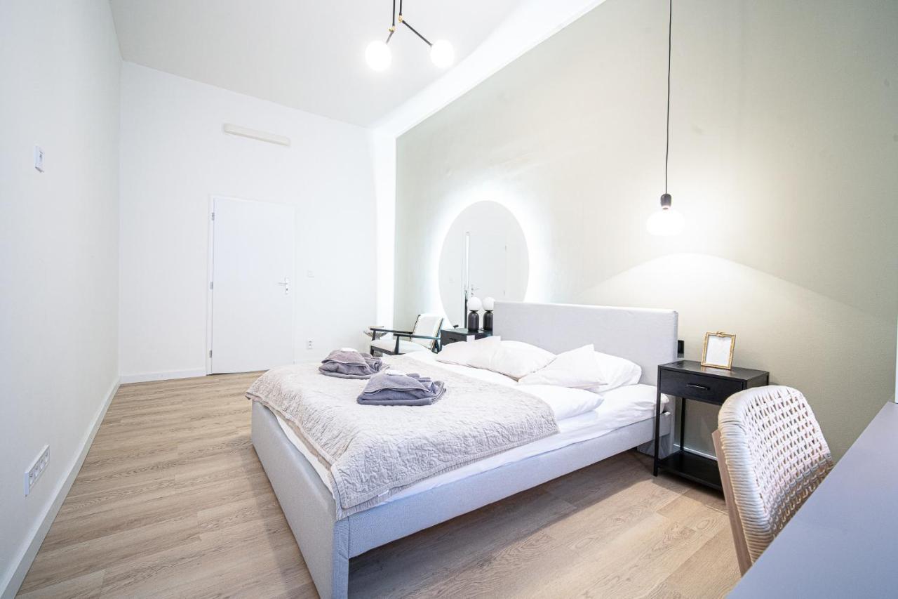 Modern 5 Min Wenceslas Square Apartment, * Prag