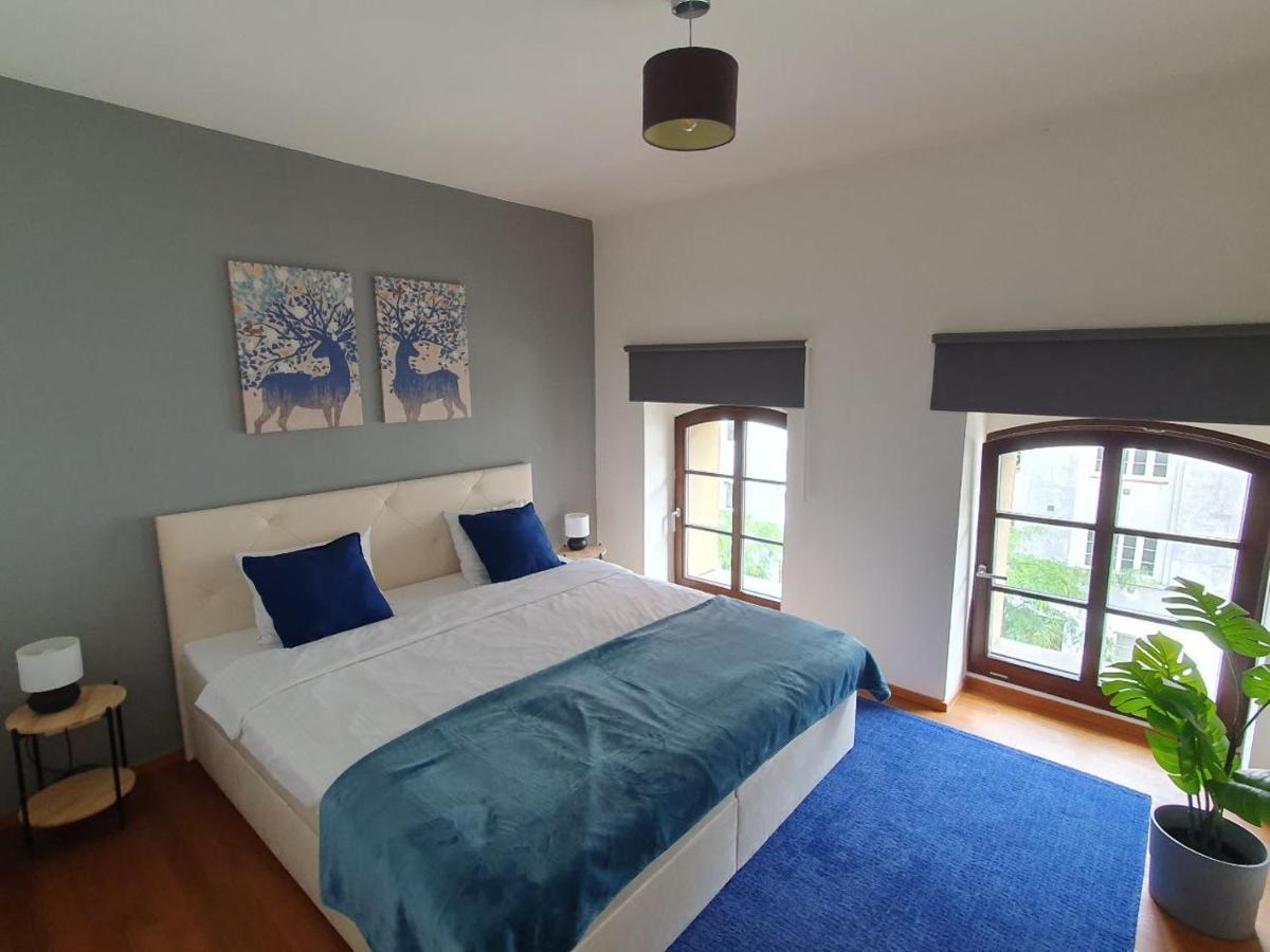 With 4 Bedrooms Prag