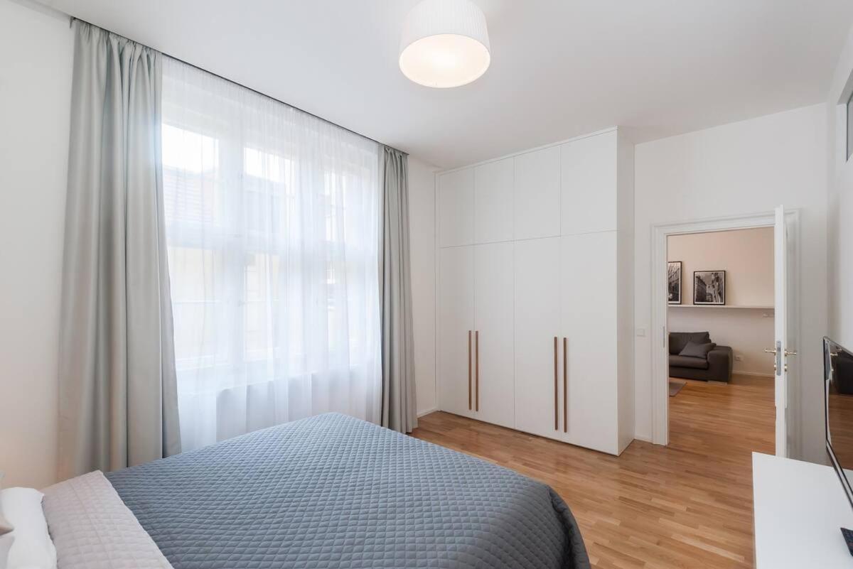 Wishlist Residences - Karlin Free Parking