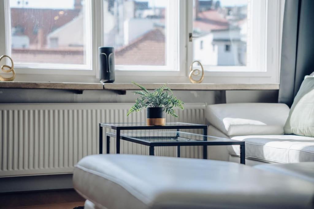 Downtown 2bd Riverside Near Dancing House Prag