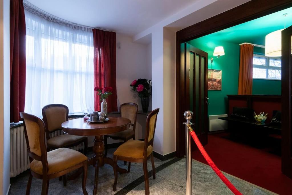 Apartment Private Casino Royal