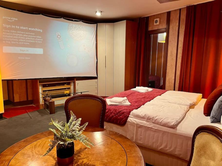 Apartment Private Casino Royal
