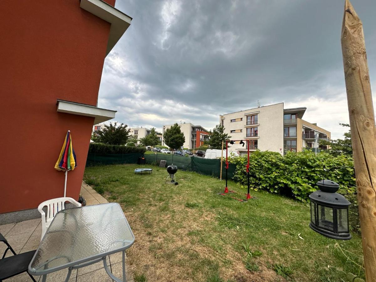 Simple With Garden 15 Min From Center&airport * Prag