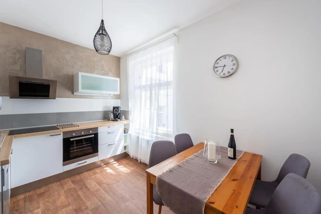 2 Bedrooms Near Wenceslas Sq Prag