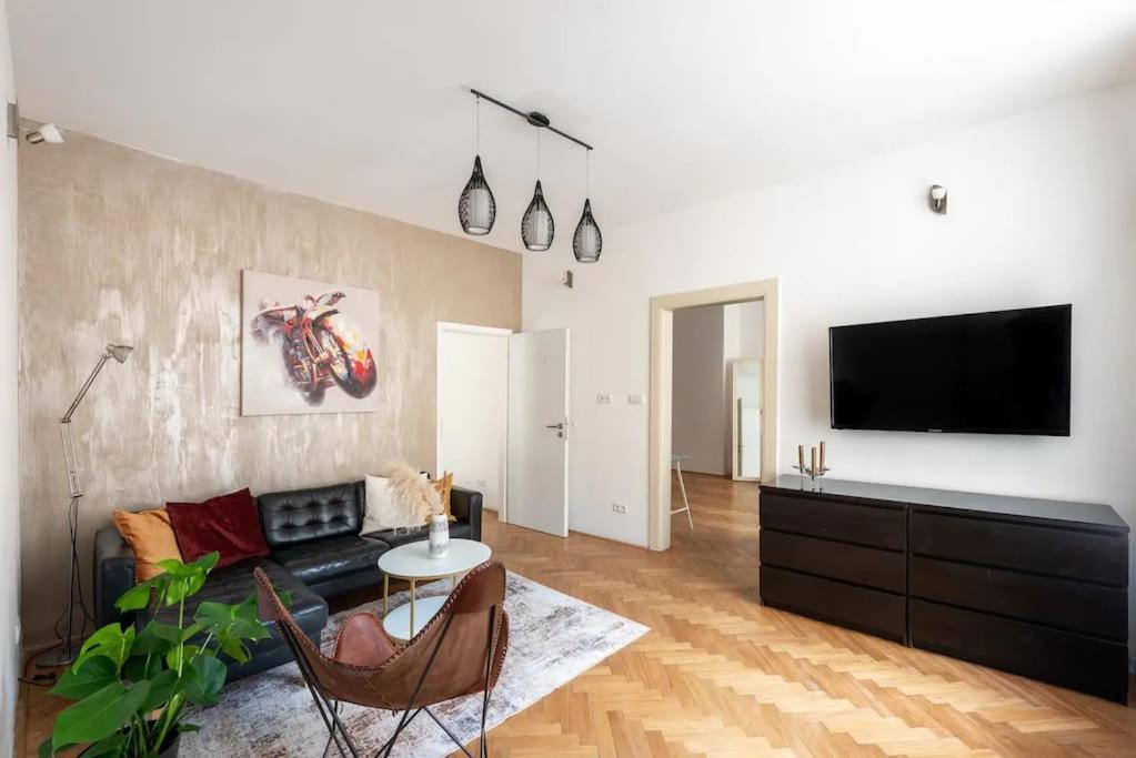 2 Bedrooms Near Wenceslas Sq * Prag