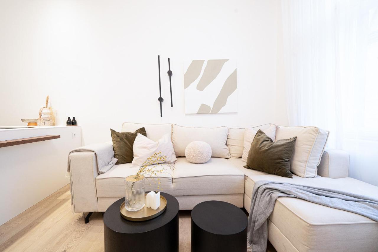 Modern 5 Min Wenceslas Square Apartment, *