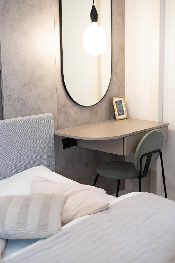 Apartment Modern 5 Min Wenceslas Square Apartment, *