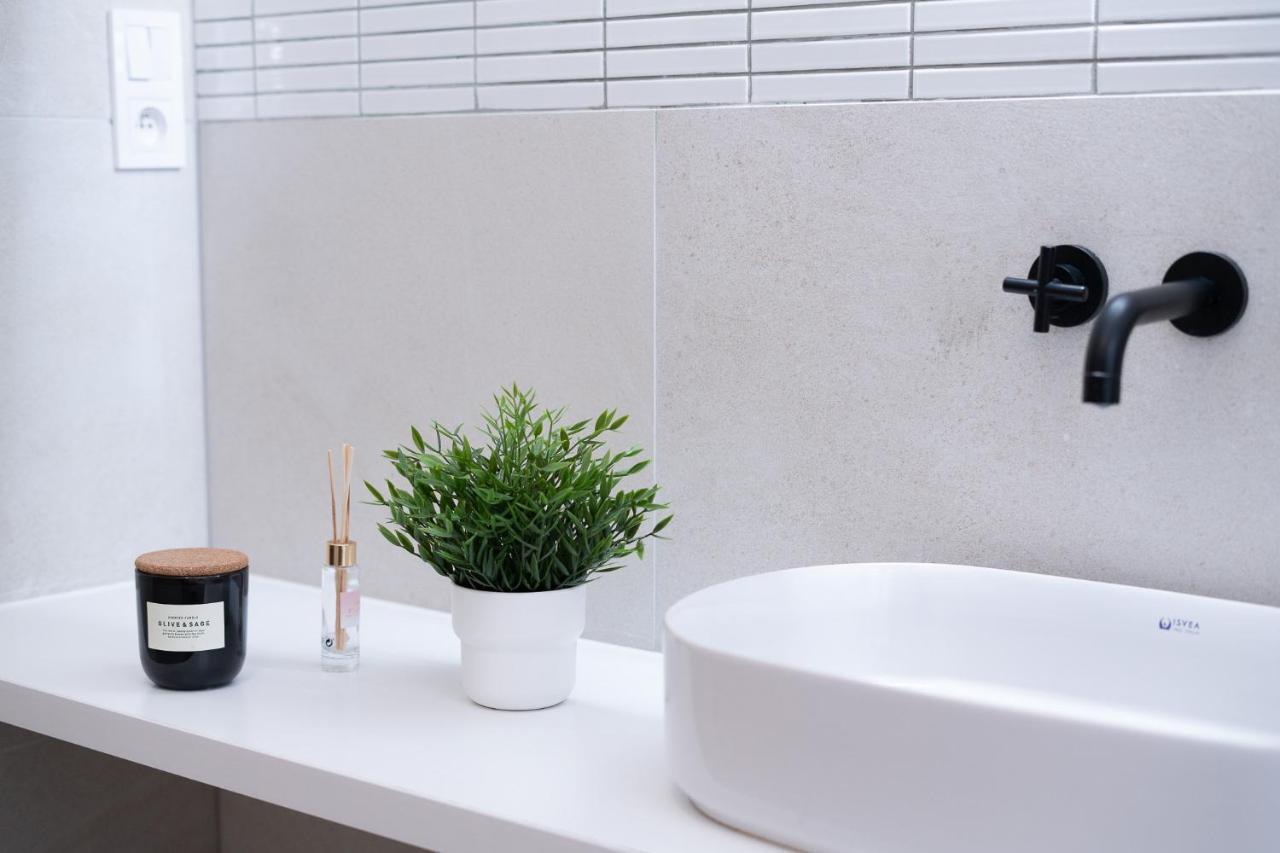 Modern 5 Min Wenceslas Square Apartment, Apartment Prag