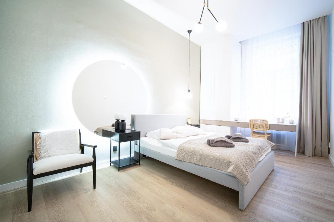 Apartment Modern 5 Min Wenceslas Square Apartment, *