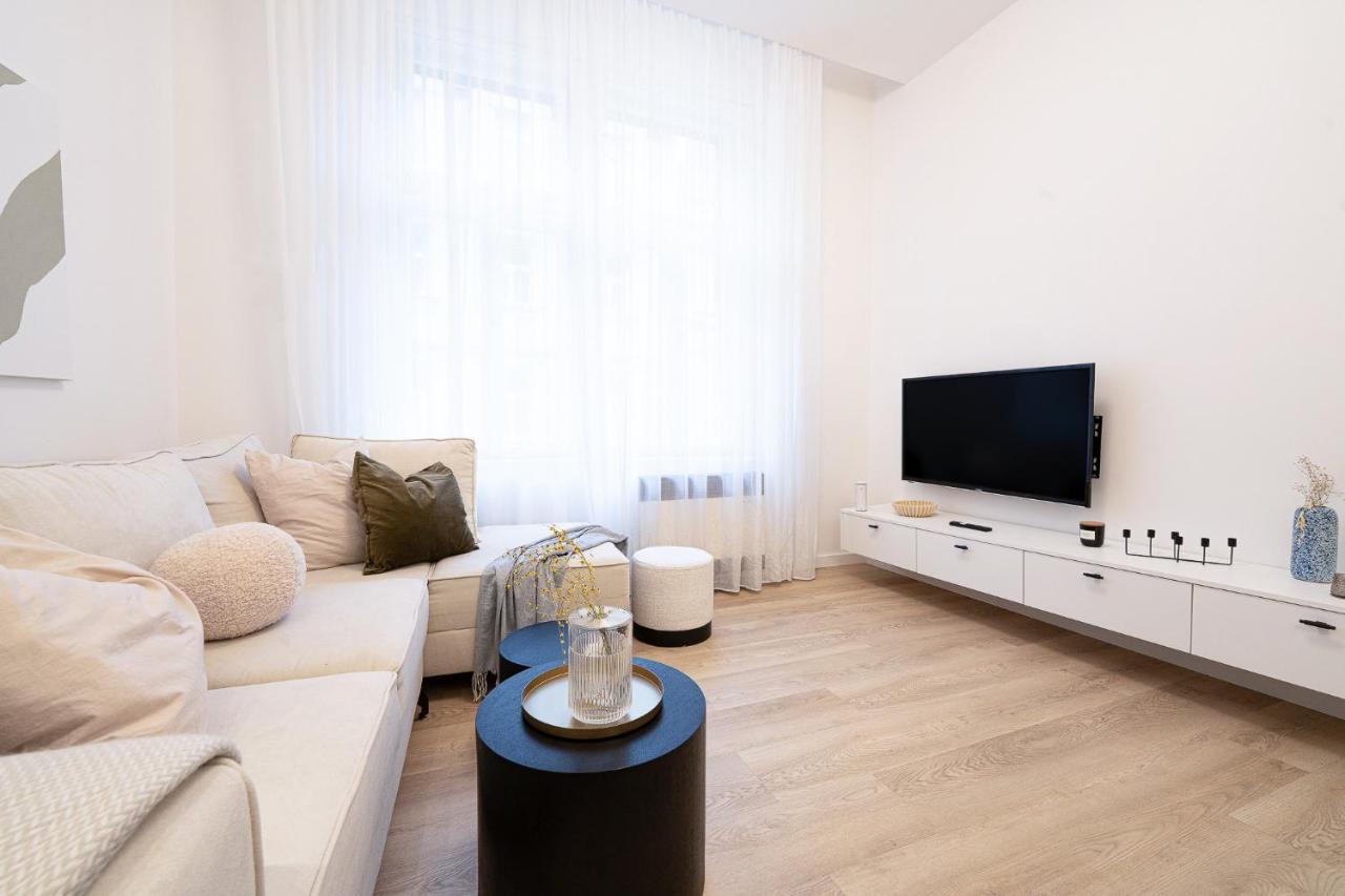 Modern 5 Min Wenceslas Square Apartment, Prag