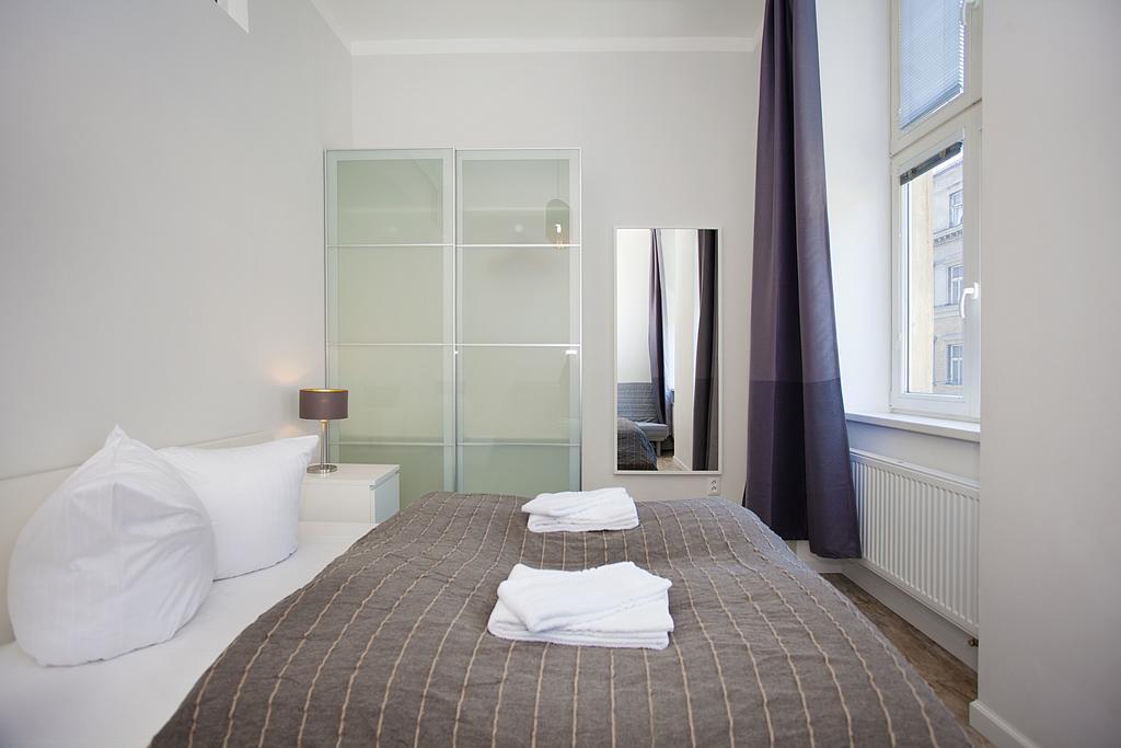 Celebration Flat By Ruterra * Prag